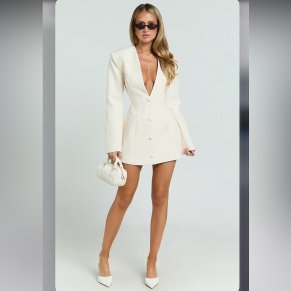 Showpo. NINETTE MINI DRESS
V Neck Tulip Hem Blazer Dress in Cream - Picture 4 of 8